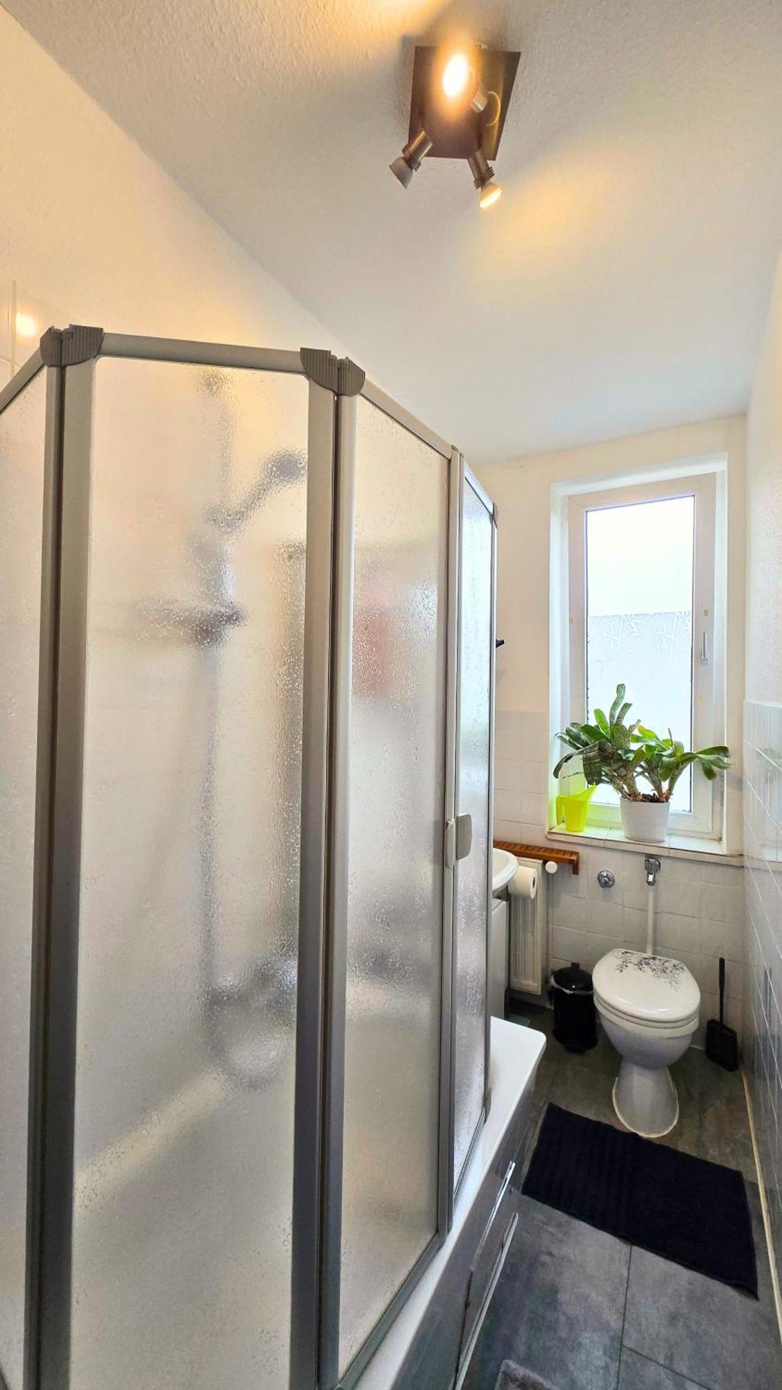 Beautiful Cozy 1-Room Apartment, Near Rhine Dusseldorf Ngoại thất bức ảnh